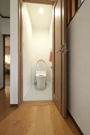 2階の収納が、まさかの快適トイレに大変身！