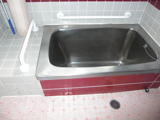 浴室ドア取替と内部に手摺を取付