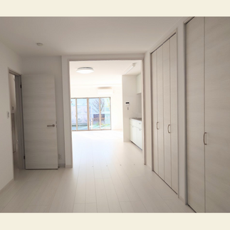 つながる空間に収納が多くとられています