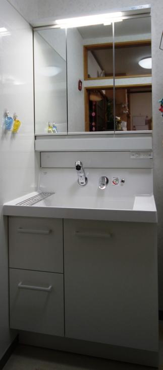 LIXIL洗面化粧台　ピアラ3面鏡（全収納タイプ）
