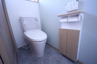 トイレ／LIXIL「アメージュZ（フチレス）」