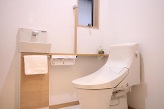 トイレ／LIXIL「ベーシアシャワートイレ（フチレス）」