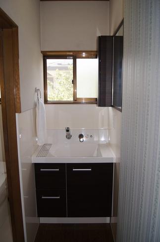 壁に挟まれていますが、広々使えます！