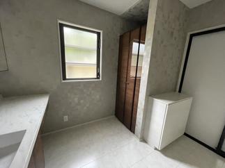 洗面化粧台と同色の収納用「扉ユニット」