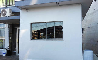 老朽化したサッシ部、開け閉めも大変でした。