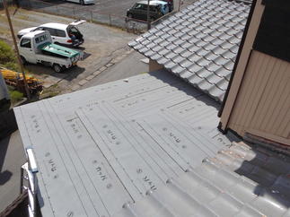 施工中　フェルト施工