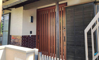 玄関をカバー工法でリフォーム