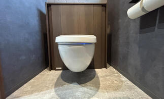 掃除しやすいフロートトイレを採用