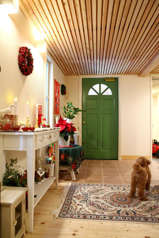 お客様を迎える広々とした玄関