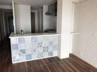 一松模様のキッチンタイル