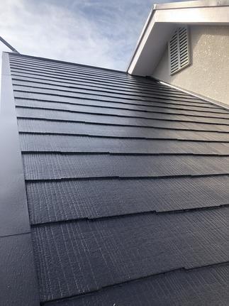 屋根も洗浄をかけて塗装をして綺麗に仕上げました。