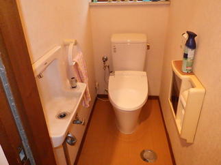 便器と床だけ新しくなりました。