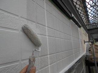 外壁を高耐候性塗料で塗装させて頂きました。