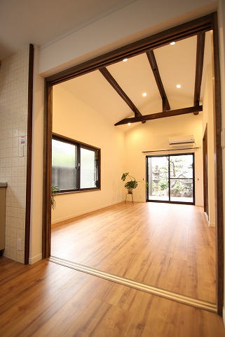 ダイニングからリビングへ