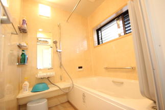 ベージュのユニットバス