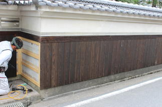 塀の腰板張替えました
