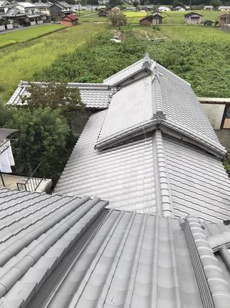 本宅から奥に続く建物、全てＹ様邸の屋根です。