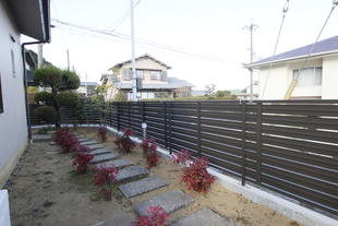 生垣をリクシルのアルミ製フェンスにしてお手入れ簡単♪
