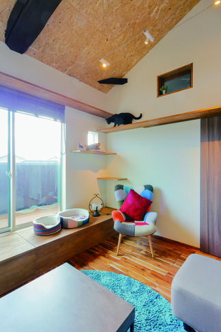 家族や愛猫、すべての居住者を満足させる♡こだわりのカフェ風リノベーション