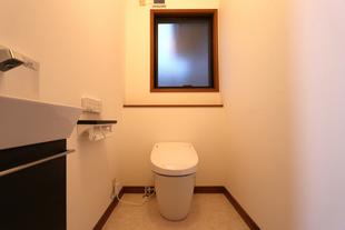 [鳥取県 米子市]　すっきりシルエットのトイレで空間広く！