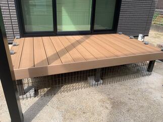 木調のウッドデッキです。