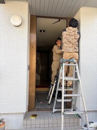 職人さん二人で施工！