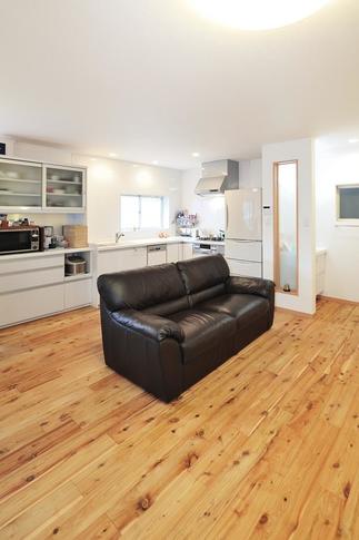 木の香りに癒されるリラックスリビング