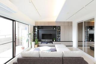 ライフスタイルの変化に合わせ、和室の一部をリビングと一体化して、広々空間に刷新