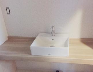 使える洗面ボウルは転用で節約！集成材カウンターに設置！