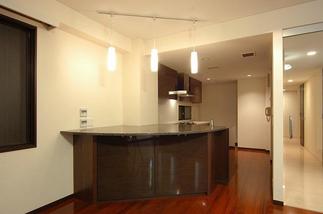 天然石を天板につかったダイニングキッチン