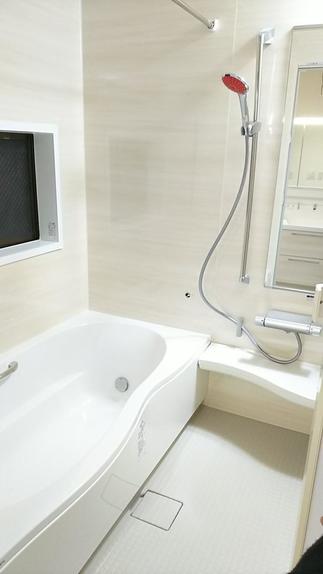 あたたかい機能充実の快適バスルームに！