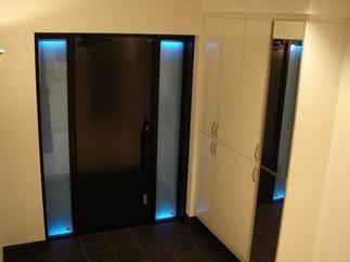 スタイリッシュな雰囲気の玄関に