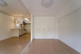 リビングに隣接する和室は、洋室へ変更