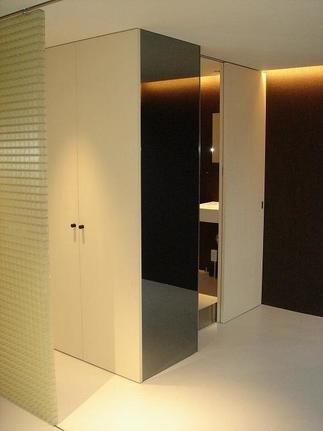 ホテルライクな間取りの寝室