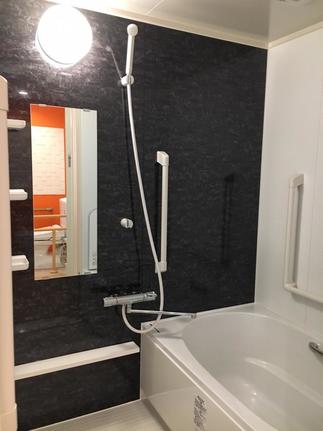 高齢のお母様も安心して入浴タイムを楽しめる浴室！