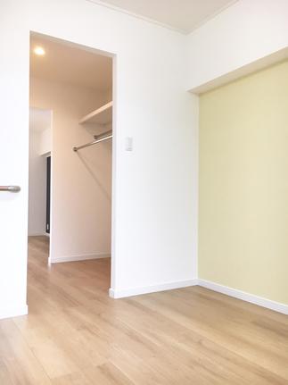 通風、採光を遮らない！お母様とお施主様のお部屋の間にウォークスルークローゼット！