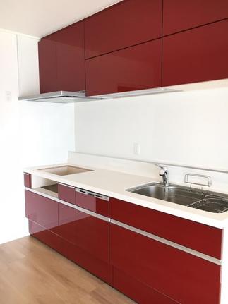 機能も充実！鏡面仕上げが美しい深みのあるキッチン！