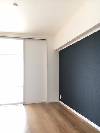 元和室→洋室。アクリル製可動間仕切りで明るいお部屋に！