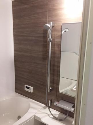 機能充実！木目調の温もりを感じるLIXILシステムバス《アライズ》