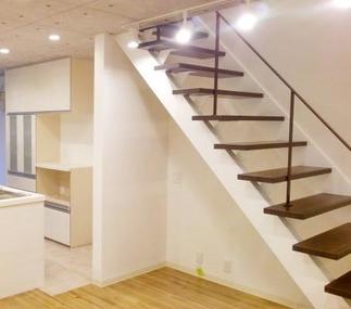 階段も生まれ変わりました