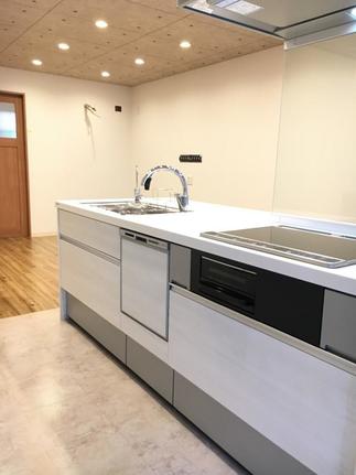 奥様のご希望の対面のシステムキッチン