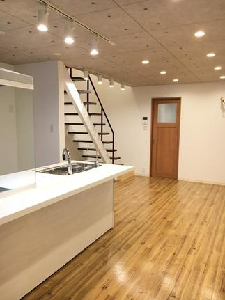 天井もコンクリート打ちっぱなし風のおしゃれなデザインに