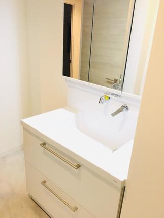 白を基調とした爽やかな洗面室！