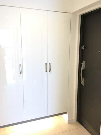 ホワイト玄関収納+間接照明で高級感のある玄関に！