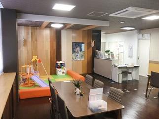2階は、明るいキッズコーナーのある商談＆打合せスペース！
