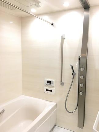 高級感あふれる素敵なバスルーム