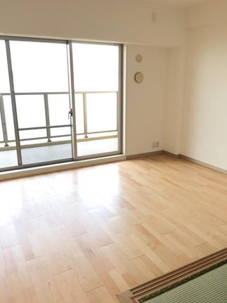 フローリングも一新！！