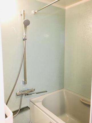 現代的な快適な浴室に大変身。