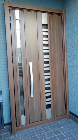 お家の顔である玄関を変えてグッとおしゃれな雰囲気に！