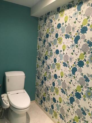 デザインクロスでトイレ空間をコーディネート